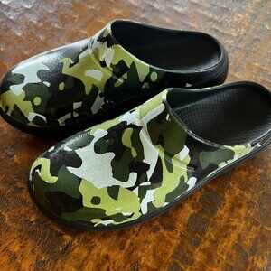 Women's OOcloog Limited Edition Clog - Jungle Camo 